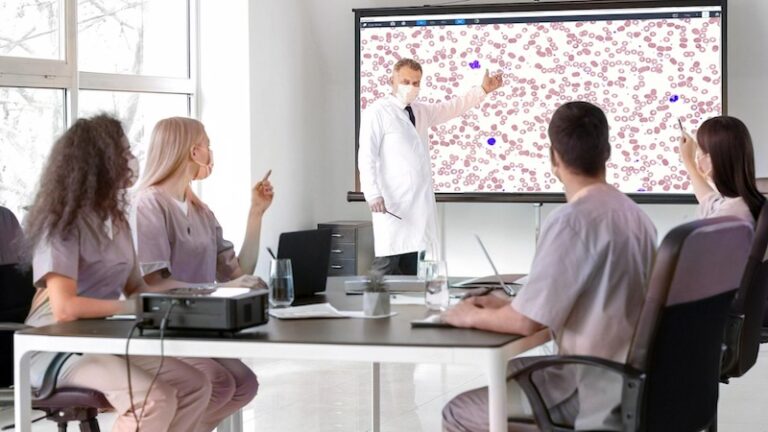 education-and-training-motic Motic EasyScan Two