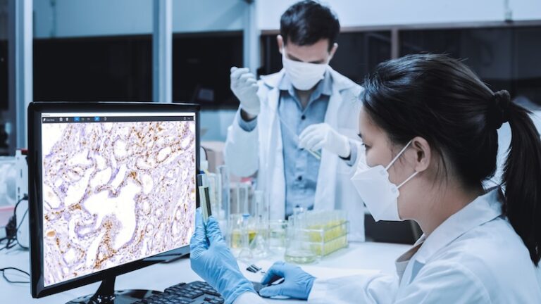 pharmaceuticals-drug-development-motic Motic EasyScan Two